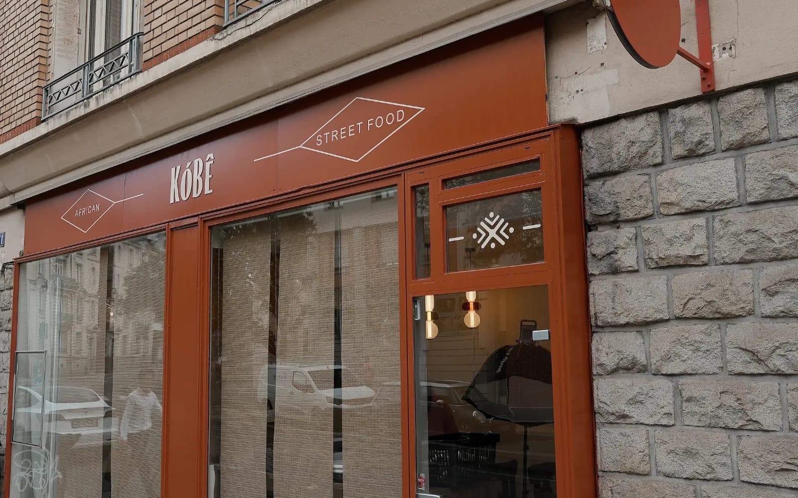 Salle de KÓBÊ à la tombée du soir